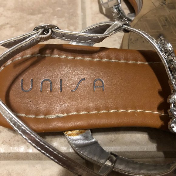 Womens Unisa Silver Leather Mini Wedge Rhinestone Embellished Thong Sandals 8 * - Picture 6 of 9